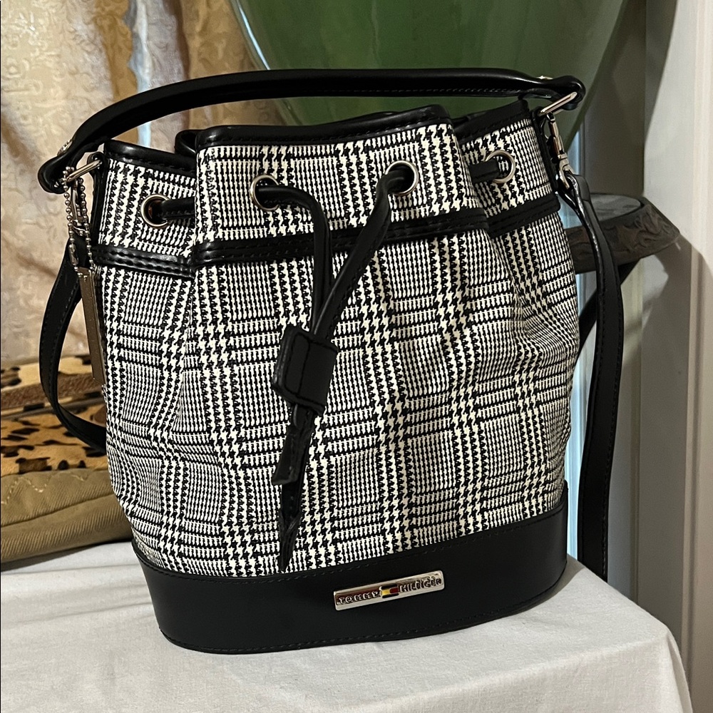Stylish Black and White Plaid Shoulder Bag